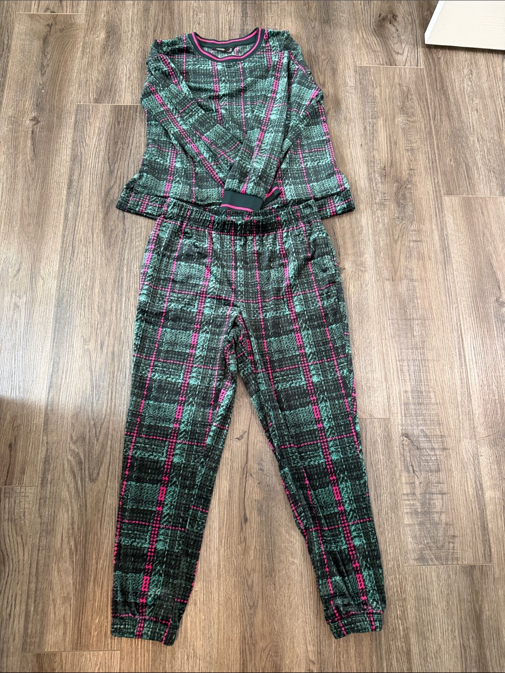 Vera wang pajama set